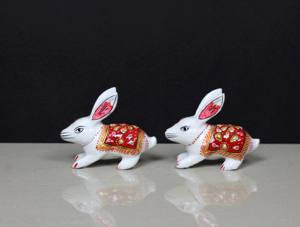 Décoration de table et de maison en métal peint à la main, représentant un lapin, artisanat Nirmala, fabriqué au Rajasthan - Product Image 3