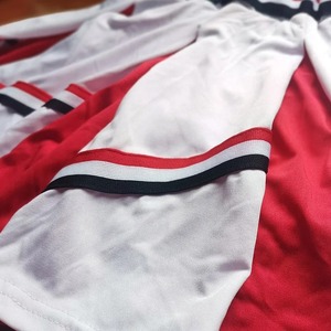 Uniforme de cheerleading de haute qualité pour filles avec logo personnalisé pour les événements scolaires et les spectacles de cheerleading - Product Image 5