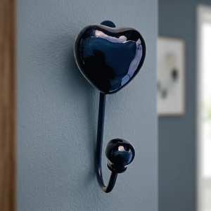 Gancho de Pared de Cerámica con Forma de Corazón, Diseño Bonito, Antioxidante, Gancho Individual para Colgar Ropa - Product Image 3