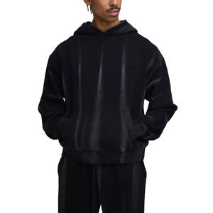 Ensemble survêtement homme noir avec sweat à capuche entièrement zippé orné de strass et pantalon assorti – Vêtements OEM ODM en gros - Product Image 5