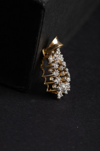 Colgante Solitario Pequeño con Diamante Redondo de 0.68 CTW en Oro Blanco de 14K, Joyería Fina Elegante para Mujer, Regalo Clásico y Atemporal - Product Image 2