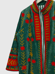 Veste pour femmes en velours brodée à la main, taille plus, col mandarin, motif floral long, vêtements d'hiver, style élégant, manches longues - Product Image 3