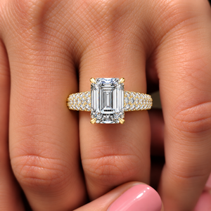 แหวนเพชรทรงเอเมอรัลด์คัท เพชรเลี้ยงในห้องปฏิบัติการ ทองคำแท้ 14K 18K ประดับเพชรแบบหลายแถว ล้อมเพชรแบบซ่อน 2.80 กะรัต DEF VVS รับรองโดย IGI แหวนแต่งงาน ODM - Product Image 2