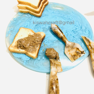 Tabla de Cortar de Resina Azul de Diseño Lujoso, Pulida, Ecológica, Accesorios de Cocina para Queso, Suministro Elegante de Estilo Europeo de Alta Gama - Product Image 1