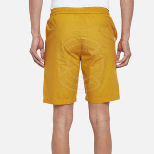 Pantalones cortos informales de verano para hombre, relajados, hechos con tela suave y ligera, diseñados para un movimiento cómodo en climas cálidos - Product Image 4