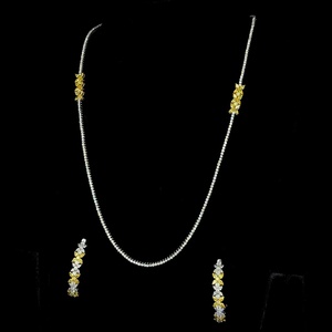 Collier en diamants avec stations florales en or jaune et boucles d'oreilles pendantes assorties, ensemble de bijoux de luxe élégant pour mariée, pour femmes - Product Image 3