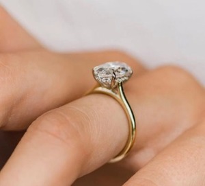 Anillo de diamantes solitario de corte ovalado clásico, elaborado en oro macizo, estilo llamativo, joyería de aniversario para mujer, recuerdo precioso. - Product Image 3