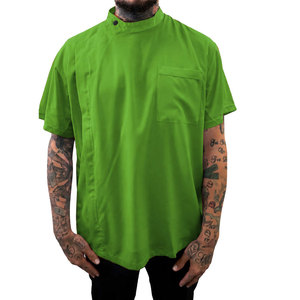Chemise de travail à manches courtes verte pour homme DREADMARK INDUSTRIES, poche poitrine, confortable, uniforme personnalisé pour salon de coiffure - Product Image 1