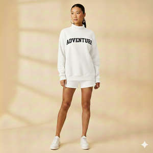 Ensemble streetwear minimaliste moderne deux pièces pour femmes : tee-shirt court à col montant et short décontracté - Product Image 1