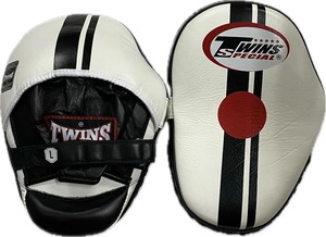 Almohadilla de Entrenamiento Curva Twins de Cuero Original con Logotipo Personalizado para Gimnasio, Suministro Directo de Fábrica al por Mayor RTS - Product Image 6