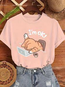 Camiseta Gráfica con Diseño de Gato 'I'm OK' para Mujer, Cuello Redondo, Manga Corta, Color Beige, con un Elegante Diseño de Gato Durmiendo - Product Image 2