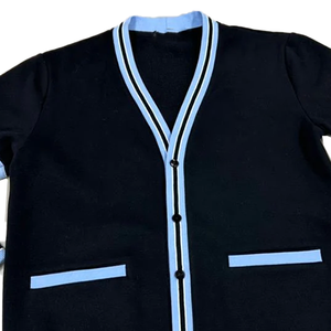 Cárdigan Universitario Personalizado de Invierno, Lana/Cachemira, Grueso, Negro y Azul Cielo en Contraste, Suéter de Punto con Botones, Estilo Retro Urbano - Product Image 5