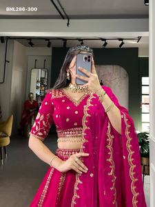 Ensemble Lehenga Choli et Dupatta en soie de qualité supérieure, magnifiquement orné de paillettes et de broderies, disponible en ligne en Inde - Product Image 4