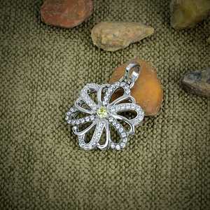 จี้รูปดอกไม้ซิทรินวินเทจสุดหรูจาก NIKHIL GEMS เงินแท้ 925 งานแฮนด์เมด เครื่องประดับอัญมณี ของขวัญสำหรับงานหมั้น ของขวัญจากผู้จัดจัดงานแต่งงาน - Product Image 5