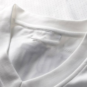 เสื้อฟุตบอลอเมริกันสีขาวสำหรับผู้ชาย คอวี แขนสั้น ผ้าตาข่ายระบายอากาศได้ดี พิมพ์หมายเลขทีม 18 ชุดกีฬา ชุดทีมกีฬา - Product Image 3
