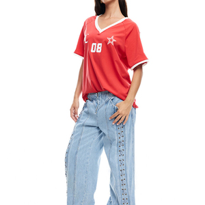 Camiseta de Mujer Roja con Cuello en V, Manga Corta, de Felpa, con el Número 08, Corte Regular, Informal, Ecológica, 100% Algodón, para Primavera/Verano - Product Image 4
