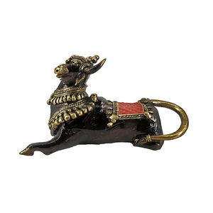 Candelabro Sagrado y Elegante Dhokra Nandi de Latón Multicolor Hecho a Mano - Product Image 4