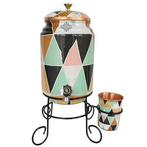 Distributeur d'eau en cuivre à motifs géométriques colorés avec couvercle et ensemble de tasses assorties - Product Image 1