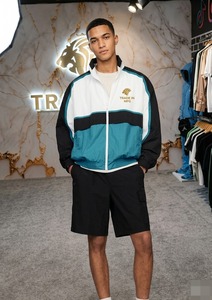 ชุดแจ็คเก็ตกันลมและกางเกงขาสั้นแบบสองชิ้นสั่งทำพิเศษ ผ้าไนลอน 100% ปิดด้วยเชือกผูก โลโก้ด้านหน้า ชุดลำลองสำหรับผู้ชาย - Product Image 6