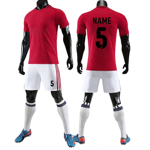 Ensemble d'uniformes de football personnalisés unisexes, maillot rouge, short blanc, impression sublimée, respirant, séchage rapide, kit de football pour adultes, entièrement imprimé - Product Image 2
