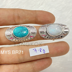 แหวนเงินแท้ 925 ดีไซน์โดดเด่น ประดับด้วยพลอยเทอร์ควอยซ์ทรงรีธรรมชาติ และพลอยมูนสโตนสีรุ้งแบบฝังขอบ ขายส่ง - Product Image 4