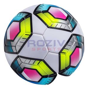 Balones de Fútbol Ligeros de Alta Calidad con Diseño Personalizado OEM, Hechos en Pakistán, Colores y Tamaños Personalizables al por Mayor, Gran Venta - Product Image 1