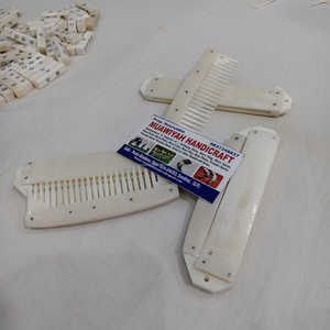 Peine de hueso natural pulido a mano, ecológico, accesorios para el cabello de uso profesional, para hombres y mujeres, regalo de boda a bajo precio - Product Image 4