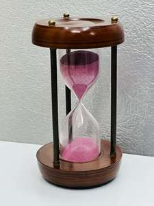 Sablier en bois fait main de 9 pouces avec sable rose |   Décoration de table pour fête d'anniversaire avec design croix d'ange rustique - Product Image 4