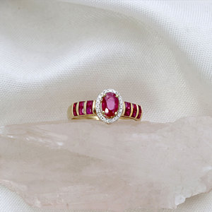 Anillo de Oro Amarillo de 14K con Rubí Natural y Halo de Diamantes para Mujer |   Joyería Fina con Corte Ovalado para Compromiso y Aniversario, Venta al por Mayor - Product Image 4