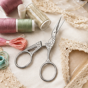 Ciseaux de beauté en acier inoxydable doré, lame pointue et tranchante, bord lisse, pour broderie, couture, travaux manuels, petite taille - Product Image 4
