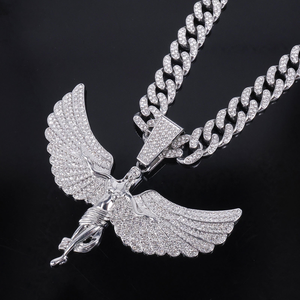 จี้สร้อยคอรูปปีกนางฟ้าประดับมอสซาไนต์ เงินแท้ 925 จาก Luxira Jewels ชุบโรเดียมและเงิน ดีไซน์ทันสมัย เหมาะสำหรับทั้งชายและหญิง เป็นของขวัญสุดพิเศษ - Product Image 3