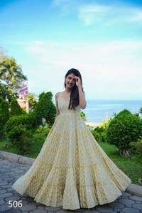 Vente directe usine - Robes d'été élégantes sans manches à col en V et volants pour femmes, imprimées, longueur ras du sol, en rayonne lourde, style indien et pakistanais - Product Image 5