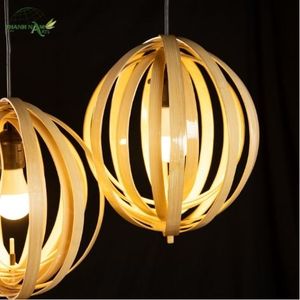 Lampe suspendue en bambou sculpturale minimaliste moderne faite à la main avec abat-jour pour une utilisation en intérieur, inspirée du rythme naturel - Product Image 4