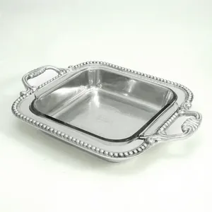 Plat de service carré en métal poli avec couvercle en verre, bord perlé et poignées latérales pour table de buffet - Product Image 1