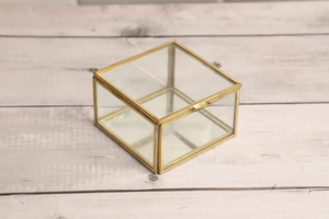 Caja de Joyería Rectangular de Vidrio Transparente con Marco de Acero Resistente y Recubrimiento de Cobre, 8X4X2 Pulgadas, para Joyería y Salón de Belleza - Product Image 4