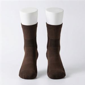 ถุงเท้าฟุตบอลมืออาชีพ กันลื่น ซับเหงื่ออย่างดี  ปรับแต่งสีได้ ระบายอากาศดี เหมาะสำหรับการฝึกซ้อมและการเล่นกีฬา - Product Image 1