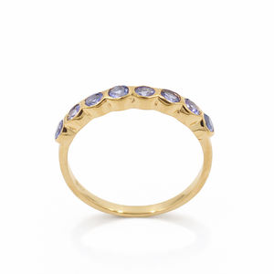 Bague en argent sterling 925 avec huit pierres de tanzanite rondes serties dans un serti clos par Ishime Jewels, plaquée or et rhodium - Product Image 4