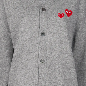 Cardigan unisexe en laine Townkana à col en V avec boutons en forme de cœur, décontracté et élégant, pour l'automne et l'hiver, épais, avec logo frontal, idéal pour les couples - Product Image 4