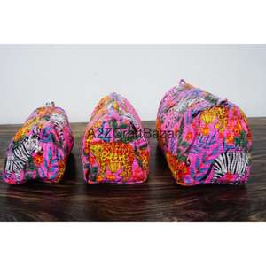 Pochette cosmétique indienne artisanale en coton biologique matelassé, durable, grande, avec fermeture éclair, motif imprimé multicolore - Product Image 2