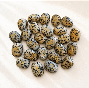 Ensemble de 25 runes Futhark en jaspe dalmatien sculptées à la main, pour la guérison par le Reiki, la divination, l'équilibre des chakras et le Feng Shui - Product Image 5