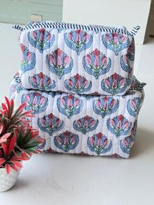Trousse de Toilette Florale Matelassée – Ensemble de Sacs Cosmétiques Taille Moyenne Multifonction en Textile avec Fermeture Éclair Style Moderne - Product Image 5