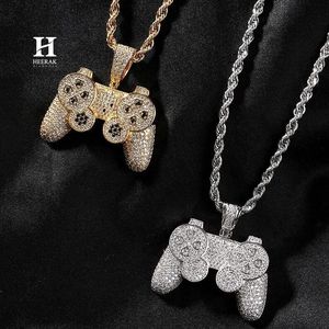 Pendentif Manette de Jeu Hip Hop Iced Out Personnalisé avec Diamant de Laboratoire Véritable, en Argent Sterling Plaqué Or Jaune, Collier Breloque Gaming Bling - Product Image 2