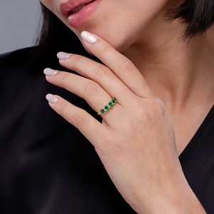 แหวนทองคำ 14K/18K ประดับทับทิมและเพชรแบบครึ่งวง ดีไซน์หรูหรา ประดับทับทิมสีแดงห้าเม็ดและเพชรขาว เหมาะสำหรับเป็นแหวนแต่งงานหรือแหวนค็อกเทลสำหรับผู้หญิง - Product Image 4