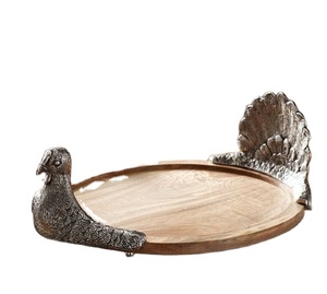 ถาดเสิร์ฟนกยูงไม้อะคาเซียพร้อมที่จับสีเงินเหมาะสำหรับทานชีสและเครื่องครัวตกแต่งธีมสัตว์ - Product Image 1