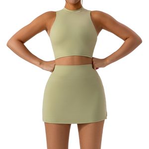 Ensemble de vêtements de sport pour hommes en tissu Oxford 100 % coton à séchage rapide, avec logo personnalisé, comprenant un débardeur court dos nageur et un short ample, idéal pour le yoga, le tennis et le fitness. - Product Image 3