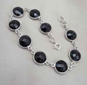 Pulsera de Eslabones Redondos Facetados de Plata de Ley 925 Chapada en Oro con Ónix Negro, Joyería Étnica Hecha a Mano y Elegante - Product Image 4