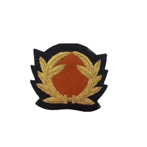 Últimos diseños exclusivos de insignias bordadas con alambre de oro, hechas a mano, ecológicas, sin níquel, de lujo, al por mayor. - Product Image 1