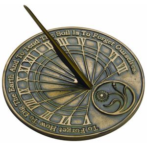 Reloj Solar Claddagh de Metal Premium con Artesanía Artística Hecha a Mano para Decoración de Jardín de Lujo al Aire Libre - Product Image 2