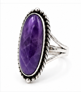 Anillo de Plata con Amatista Natural Ovalada |   Anillo de Plata de Ley 925 con Gema Morada |   Anillo artesanal de diseño distintivo |   Joyería Boho Vintage - Product Image 1