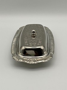 Beautiful vintage ornate silver plated metal lidded butter dish. This has a loverly engraved floral pattern on top of the lid. - Product Image 4